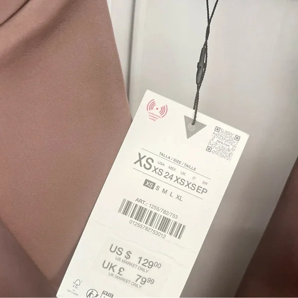 NWT ZARA VIRAL SATIN EFFECT BLAZER XS and L
🚨 My prices are firm, no discount - Picture 12 of 17